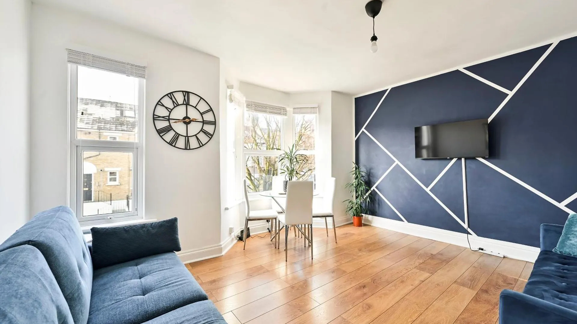 2-Bed, Sleeps 8 In Leyton E10, Near Stratford Apartment London 0*,  United Kingdom