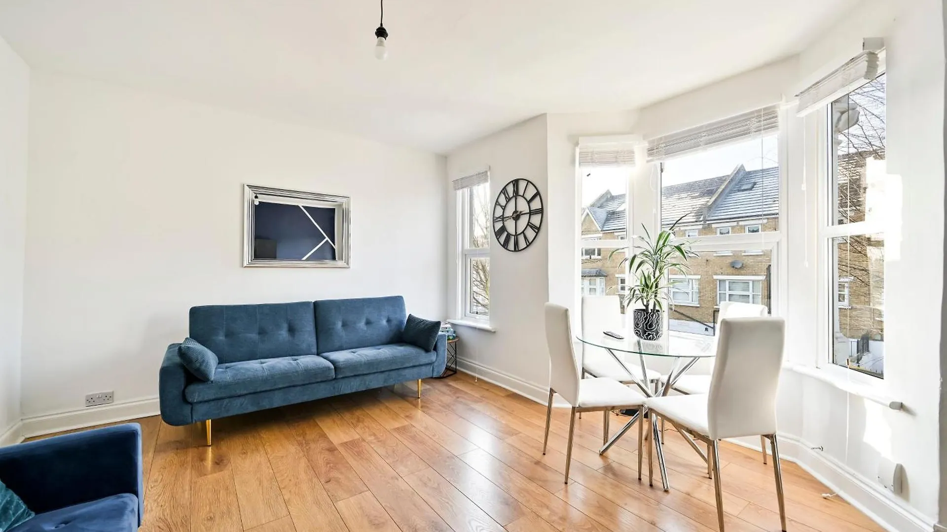 2-Bed, Sleeps 8 In Leyton E10, Near Stratford Apartment London